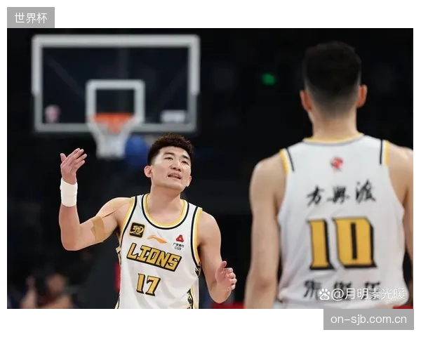 矛盾大战上演,上海久事携联盟最强火力冲击浙江广厦冠军级防守体系。 矛盾大战上演,上海久事携联盟最强火力冲击浙江广厦冠军级防守体系。